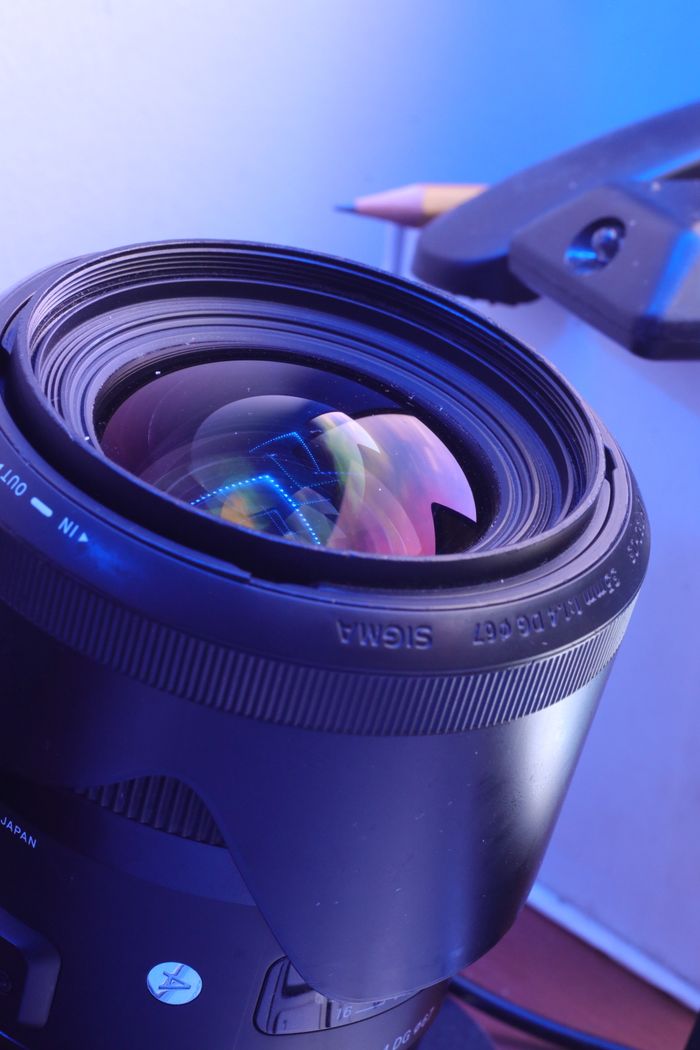who-we-are Detailed image of a Sigma lens showing its reflective surface and sharp focus.